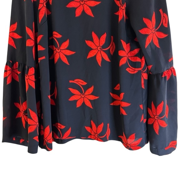 Banana Republic floral bell sleeve blouse in navy and red Medium - Picture 6 of 11